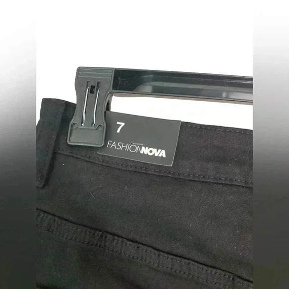 Fashion Nova NWT Tied to let‎ you know ripped jeans size 7 - Picture 8 of 9